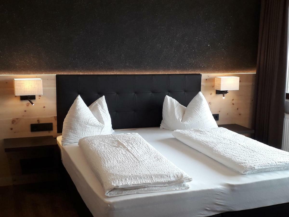 Hotel Zum Tiroler Adler エクステリア 写真