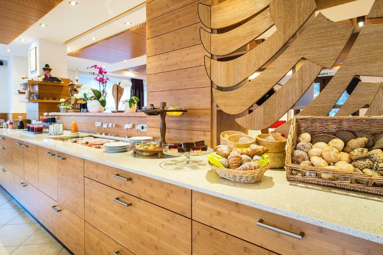 Hotel Zum Tiroler Adler エクステリア 写真