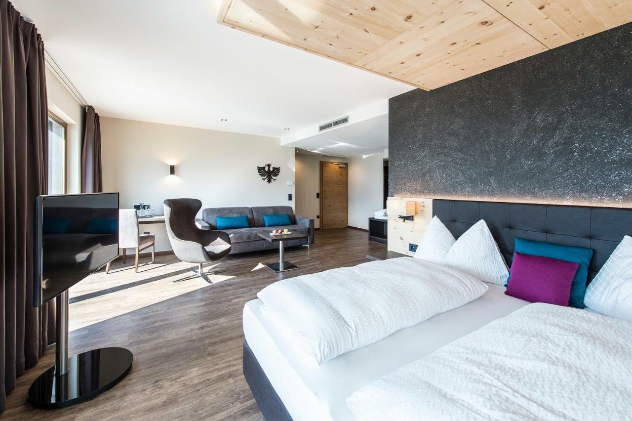 Hotel Zum Tiroler Adler エクステリア 写真