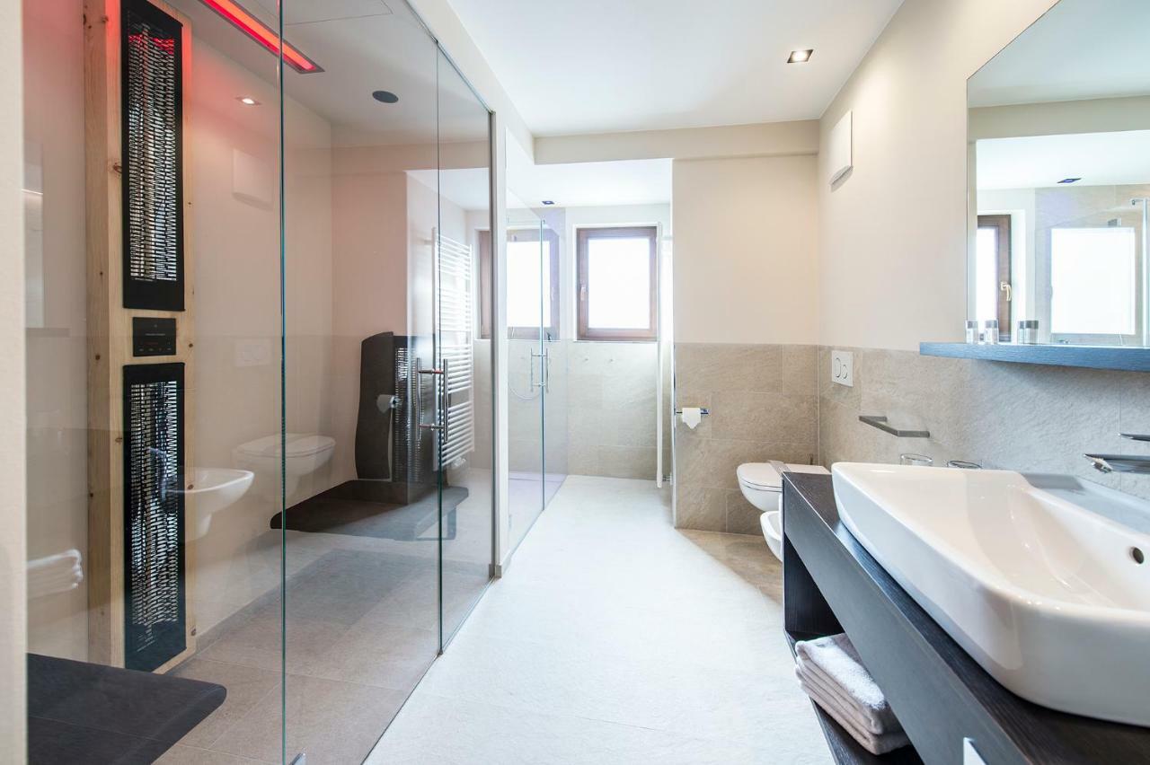 Hotel Zum Tiroler Adler エクステリア 写真